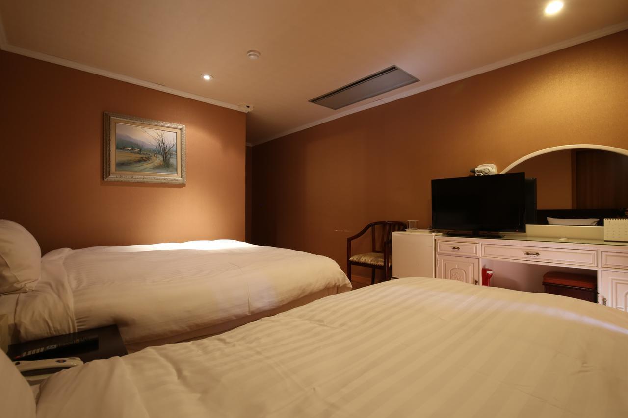 Lake Hills Hotel Songnisan Boeun Exterior photo