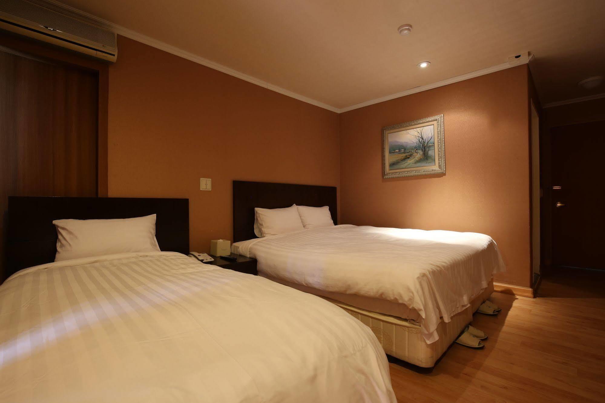 Lake Hills Hotel Songnisan Boeun Exterior photo